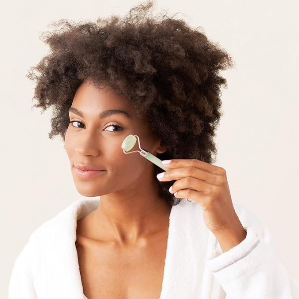 Jade Roller for Face – Improves Skin Tone and Blood Circulation, Reduces Under-Eye Puffiness and Dark Circles